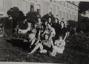 COLO LA PEYROUSE 195X 018 LE PERSONNEL